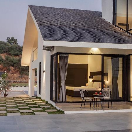 Saffronstays Stargazer, Karjat - Luxury Pool Villa With Lake View Luaran gambar