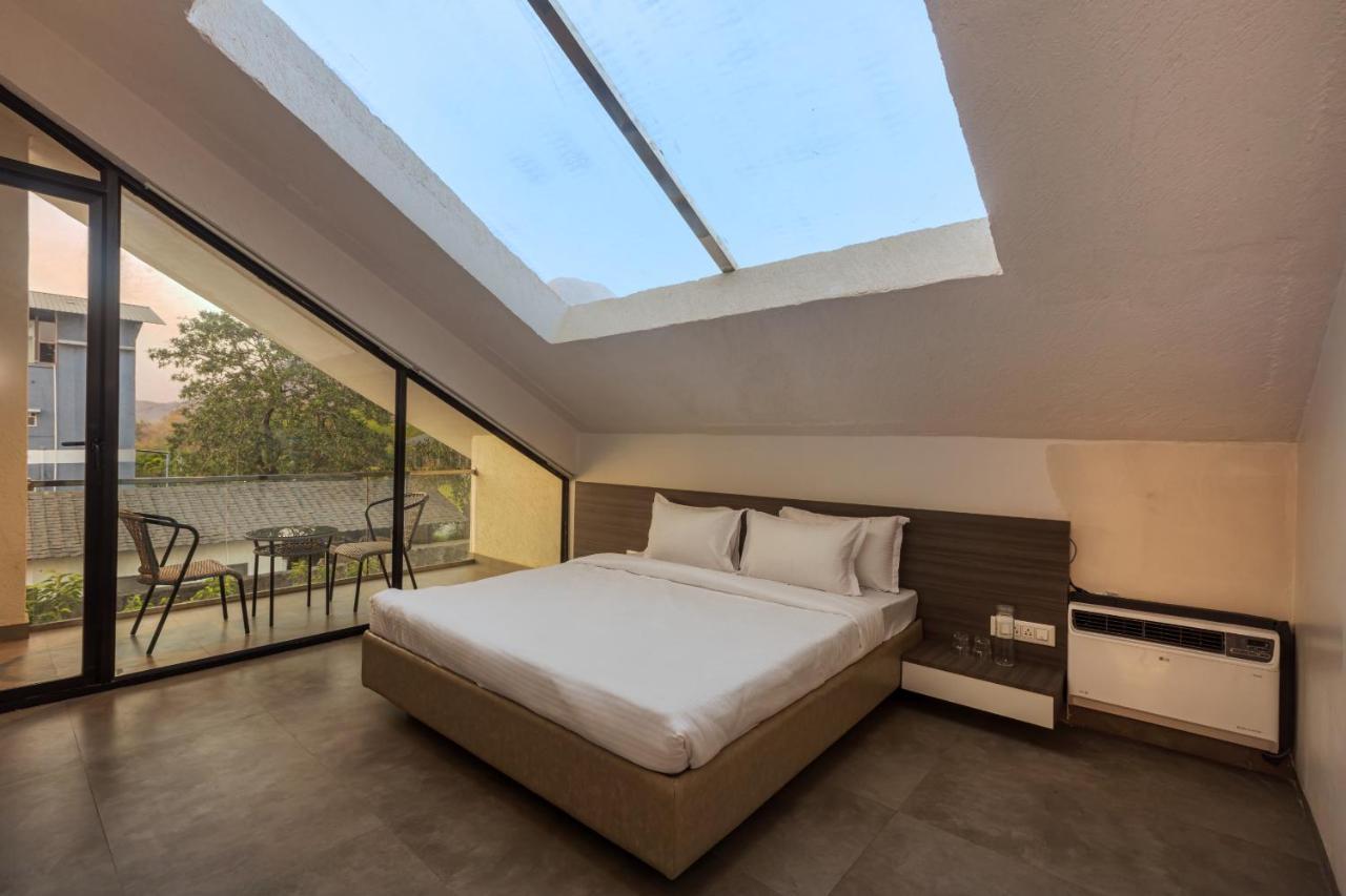 Saffronstays Stargazer, Karjat - Luxury Pool Villa With Lake View Luaran gambar
