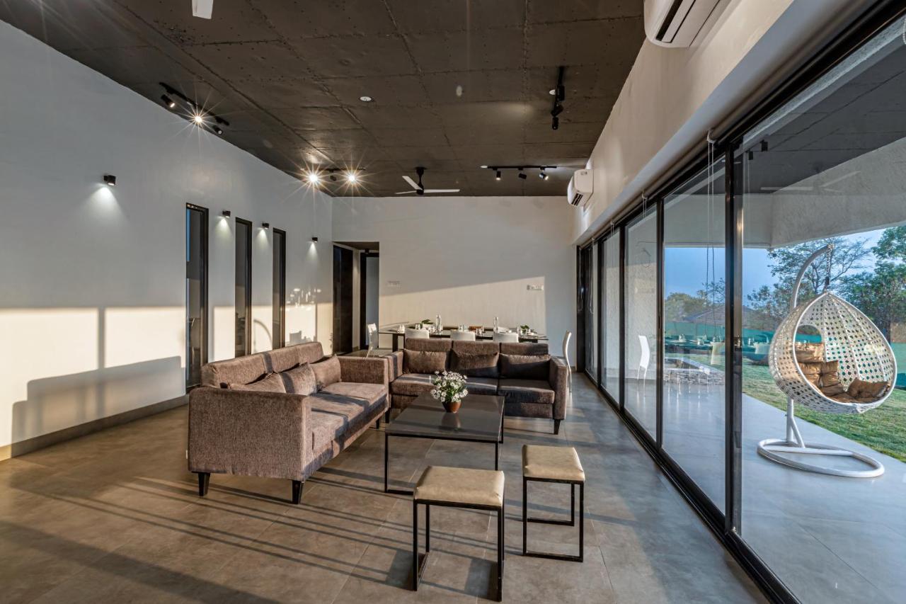 Saffronstays Stargazer, Karjat - Luxury Pool Villa With Lake View Luaran gambar