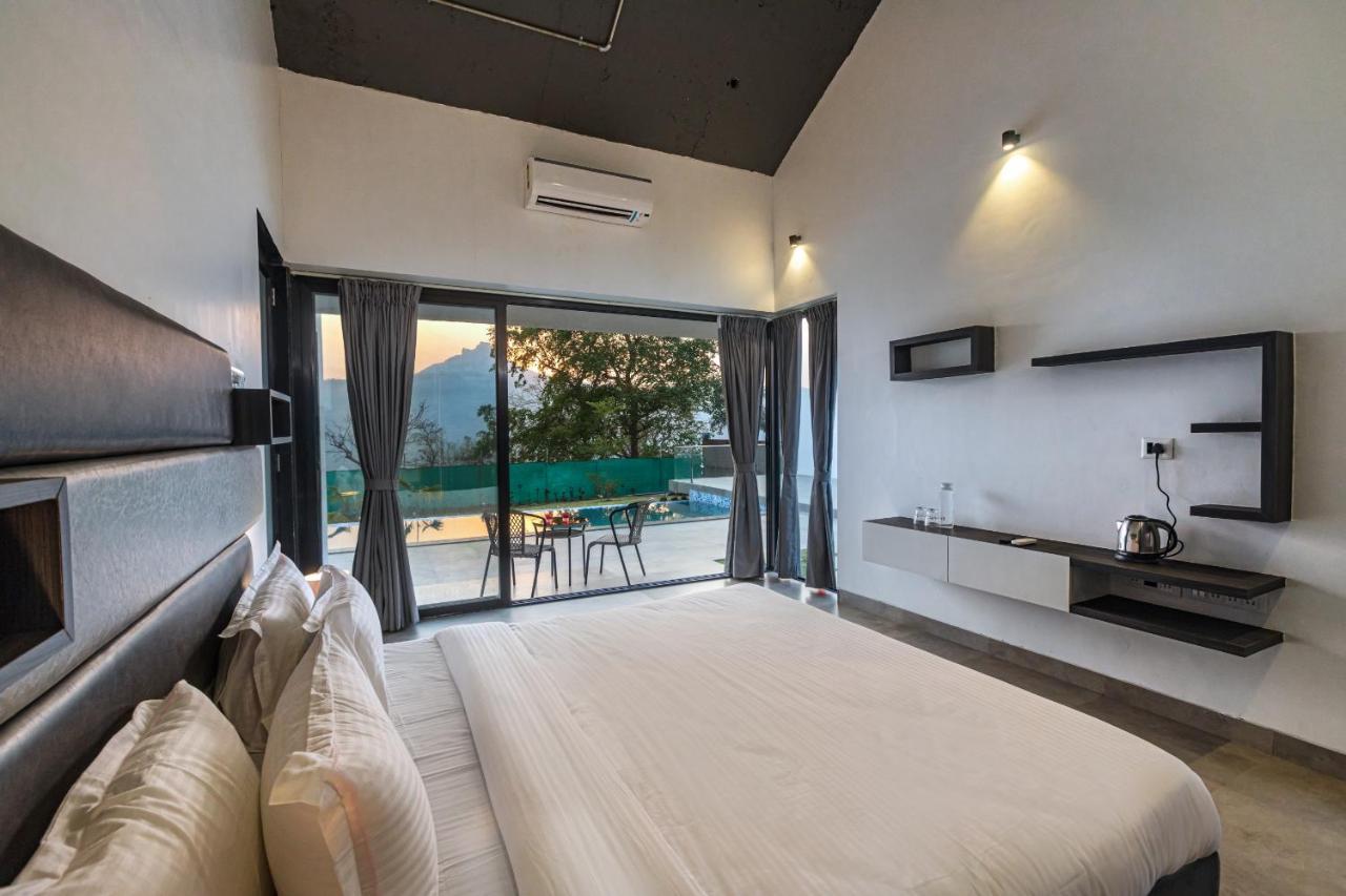 Saffronstays Stargazer, Karjat - Luxury Pool Villa With Lake View Luaran gambar