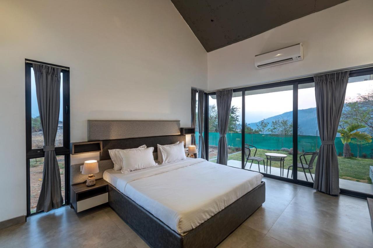 Saffronstays Stargazer, Karjat - Luxury Pool Villa With Lake View Luaran gambar